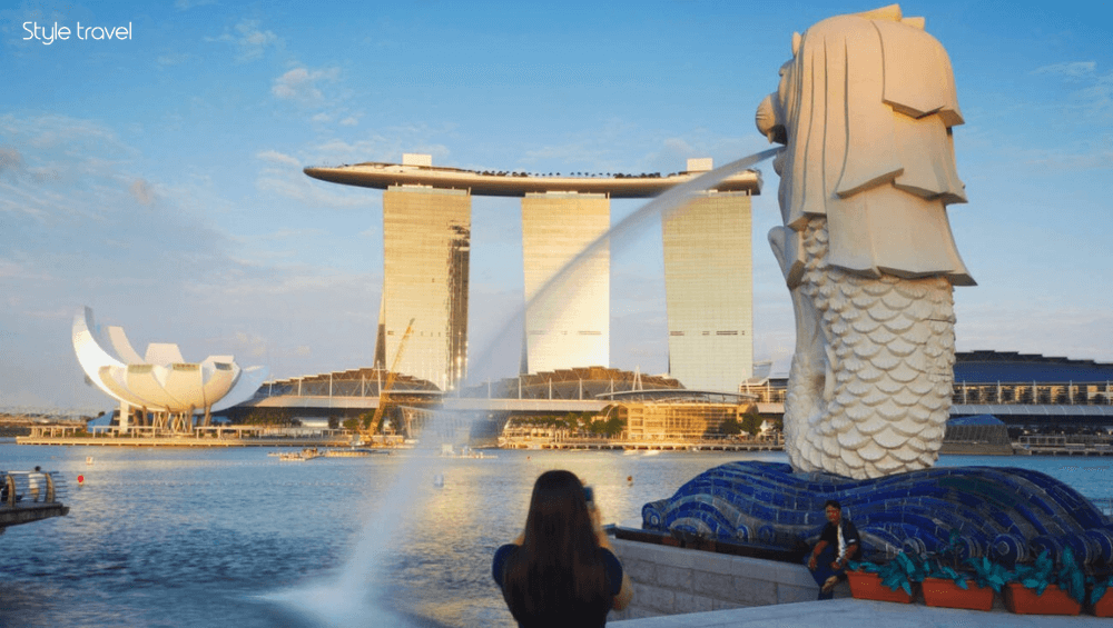 Take Photos at Merlion Park