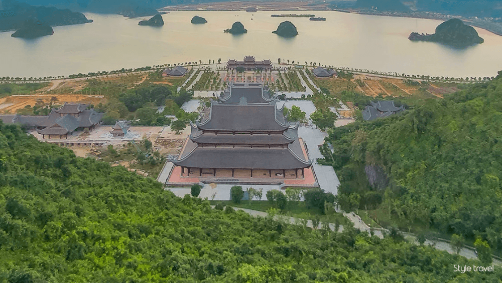 Tam Chuc Pagoda (Ha Nam)